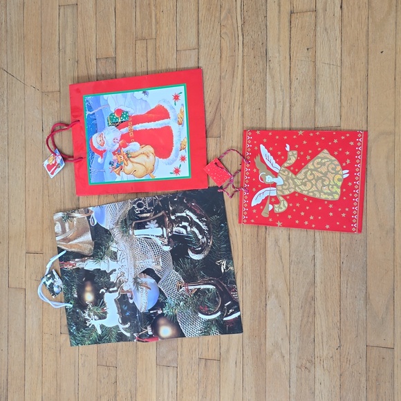 Set of 3 Holiday Gift Bags Santa Claus Gift Bags Christmas Gift Bags Gift Wrap - Picture 1 of 9